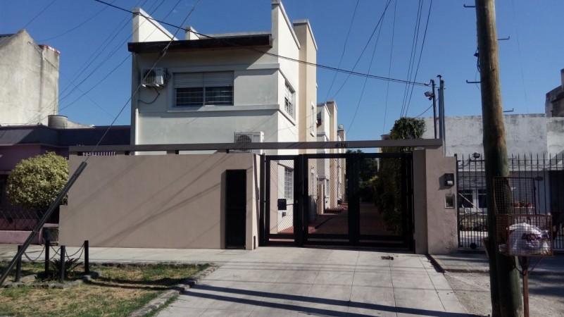 Foto Duplex en Venta en Lomas De Zamora, Buenos Aires - U$D 90.000 - pix118744163 - BienesOnLine