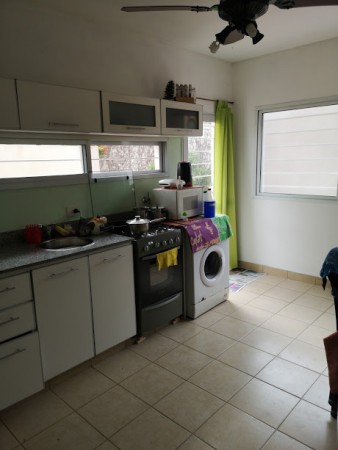 OPORTUNIDAD: dpto duplex al frente con patio y cochera, ubicado en Fonrouge 978, Lomas de Zamora