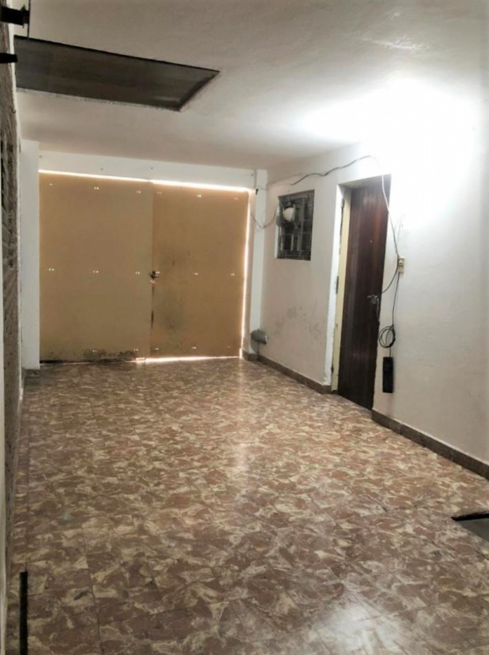 Gran casa 4 amb con cochera, patio y jardin, ubicada en Chimento 230 Lomas de Zamora