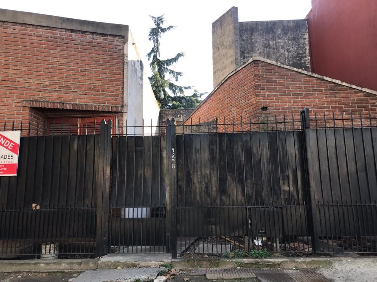 Excelente casa 3 amb con cochera y parque, ubicado en Cerrito al 1200, Lomas de Zamora