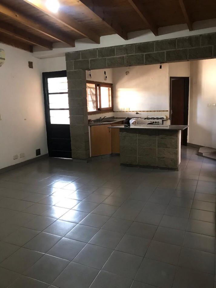 Excelente casa 3 amb con cochera y parque, ubicado en Cerrito al 1200, Lomas de Zamora
