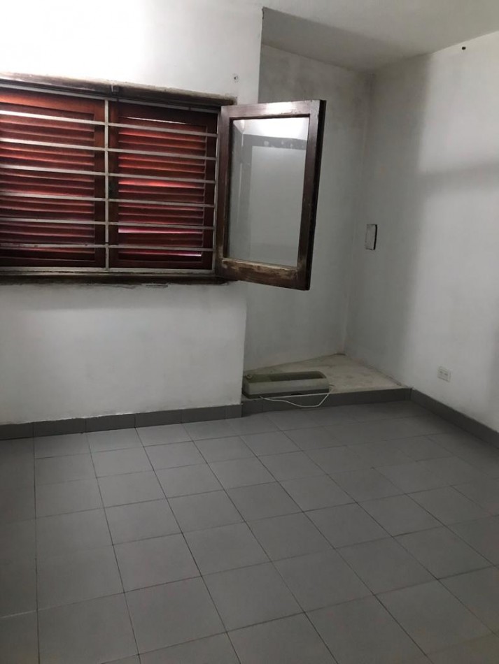 Excelente casa 3 amb con cochera y parque, ubicado en Cerrito al 1200, Lomas de Zamora