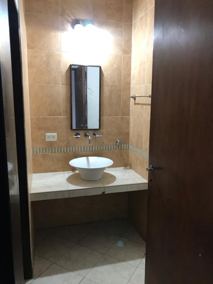 Excelente casa 3 amb con cochera y parque, ubicado en Cerrito al 1200, Lomas de Zamora
