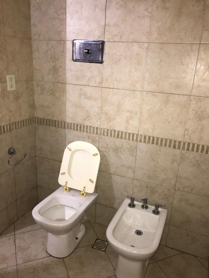 Excelente casa 3 amb con cochera y parque, ubicado en Cerrito al 1200, Lomas de Zamora