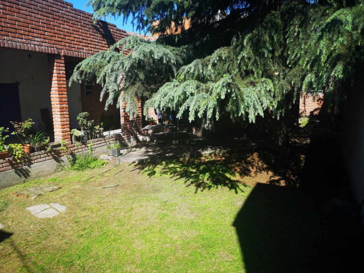 Excelente casa 3 amb con cochera y parque, ubicado en Cerrito al 1200, Lomas de Zamora