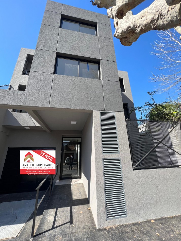 Dpto monoamb contrafrente con balcon de poca antiguedad en 2do piso, ubicado en Azara 851, Lomas de Zamora