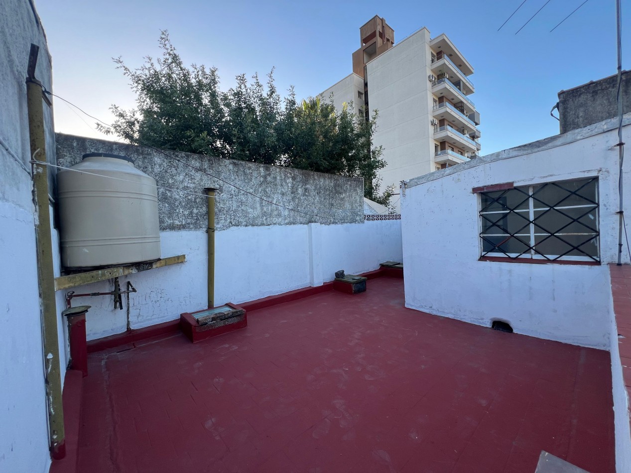 Dpto ph t/casa 3 amb con patio y terraza con quincho, ubicado Amancio Alcorta 363 Lanusita