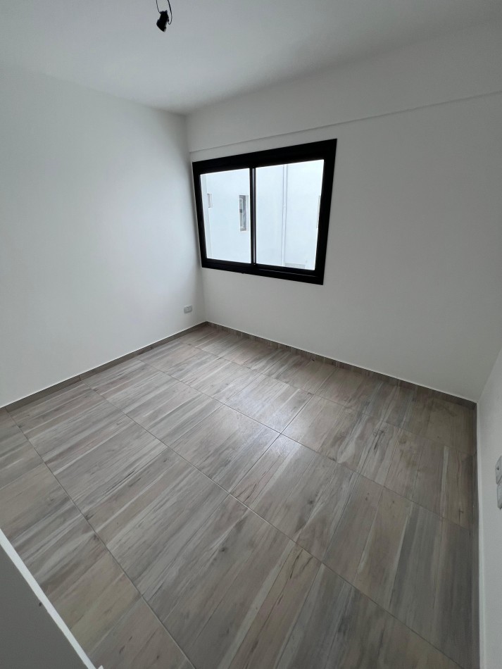 Dpto 2 amb, 2° piso a estrenar, al frente con balcon, ubicado en Hipolito Yrigoyen 7718, Banfield
