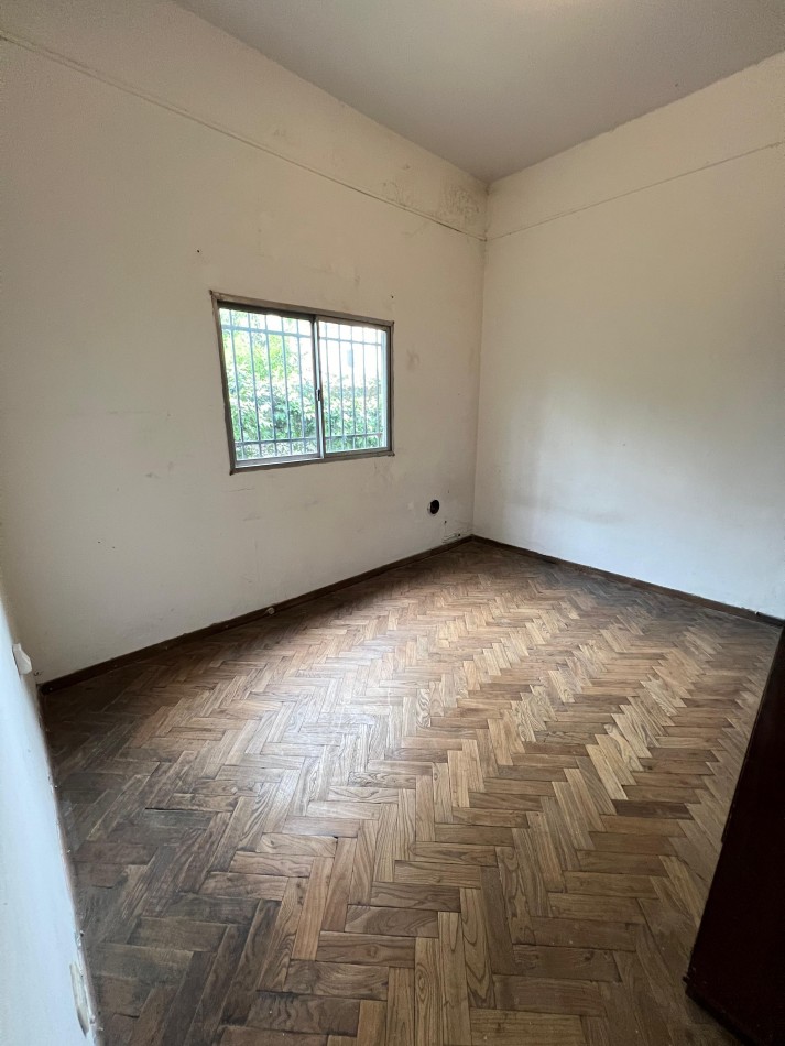 Gran casa 5 amb,  con parque y terraza, ubicada en Ituzaingo 62 Temperley