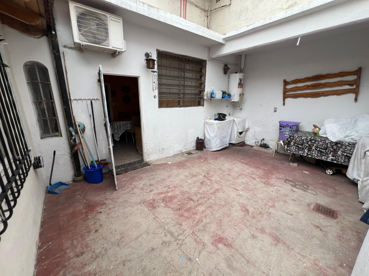 Casa 4 amb con cochera, patio y terraza. Ubicada en Riobamba 900 Temperley
