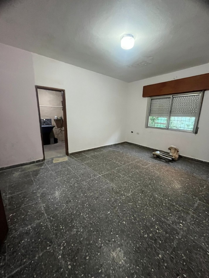 Gran casa 3 amb con patio y cochera ubicada en Gral. Necochea 925, Llavallol