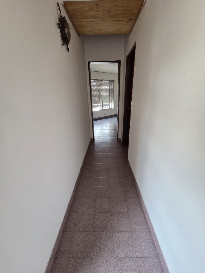 Dpto 2 amb amplio 1er piso por escalera. Excelente ubicacion: Chiclana 2, Lomas de Zamora