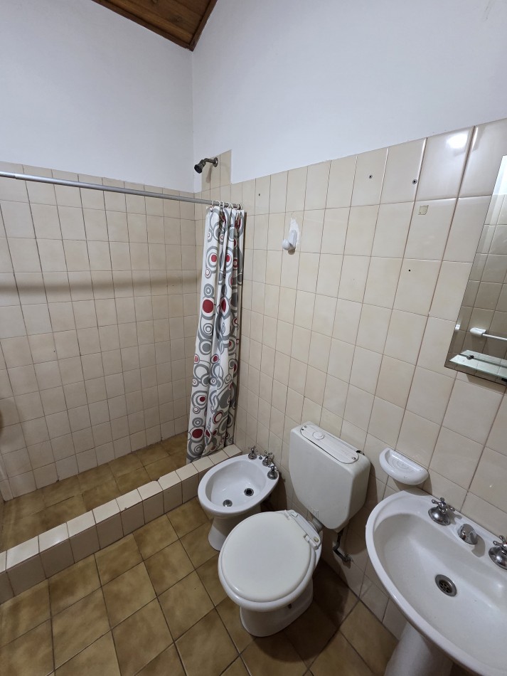 Dpto 2 amb amplio 1er piso por escalera. Excelente ubicacion: Chiclana 2, Lomas de Zamora