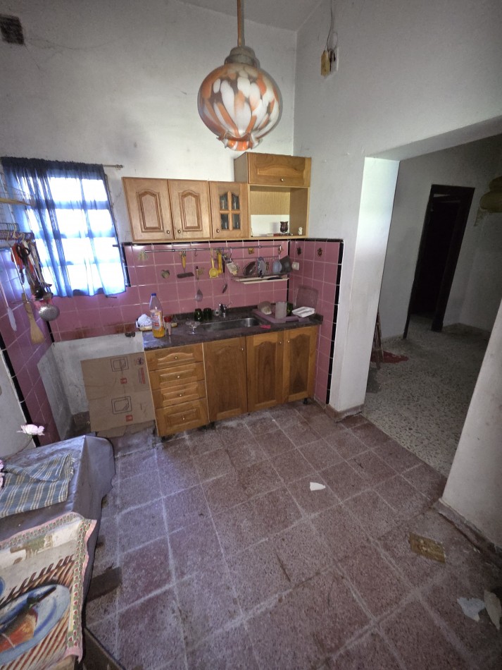 Casa 2 amb amplia a refaccionar con garage y parque APTO CREDITO, ubicada en Lugano 538 Lomas de Zamora