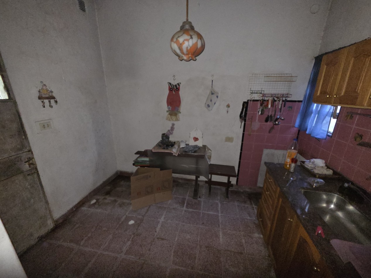 Casa 2 amb amplia a refaccionar con garage y parque APTO CREDITO, ubicada en Lugano 538 Lomas de Zamora