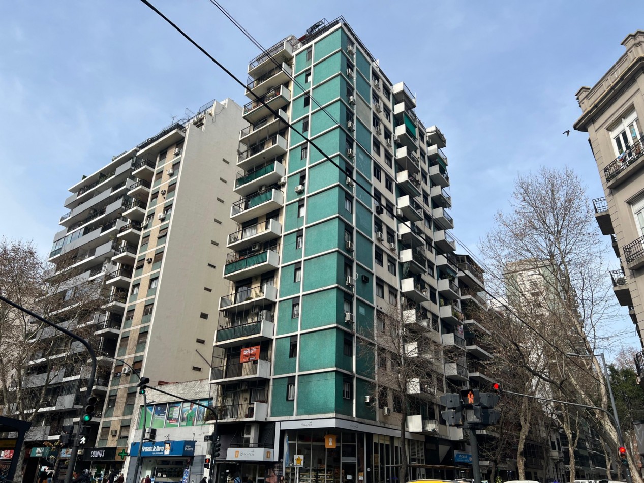 Dpto 4 amb al frente en 2° piso con lavadero y balcon. Excelente ubicacion: Oro al 4500 esquina Santa Fe, Palermo