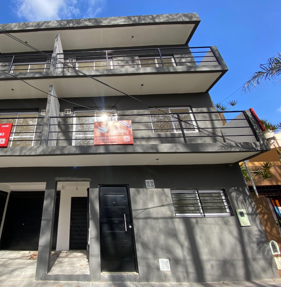 Excelente dpto 2 amb a estrenar contrafrente con balcon en 1er piso. Excelente ubicacion: Pedernera 227, Lomas de Zamora