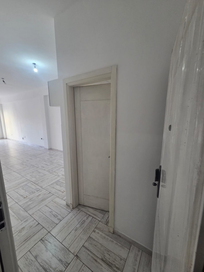 Monoamb impecable poca antiguedad. Ubicado en Moises Lebensohn 569, Avellaneda