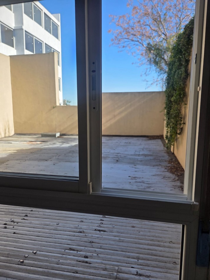 Monoamb impecable poca antiguedad. Ubicado en Moises Lebensohn 569, Avellaneda