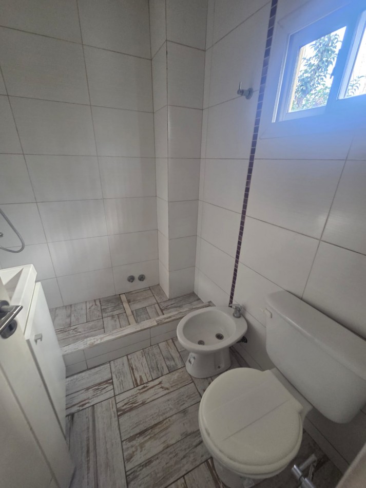 Monoamb impecable poca antiguedad. Ubicado en Moises Lebensohn 569, Avellaneda