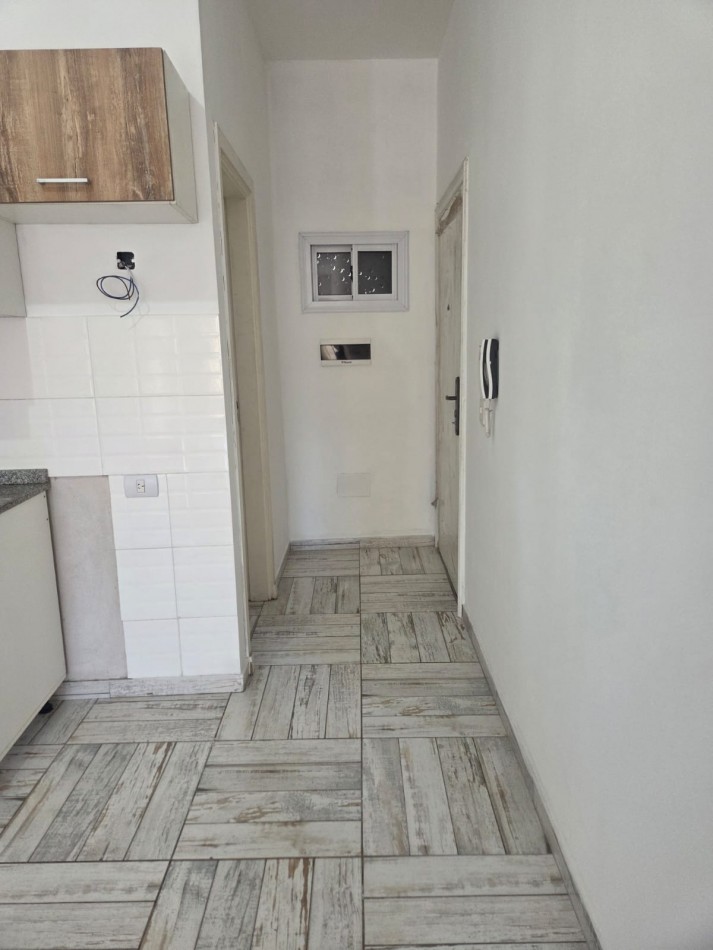 Monoamb impecable poca antiguedad. Ubicado en Moises Lebensohn 569, Avellaneda