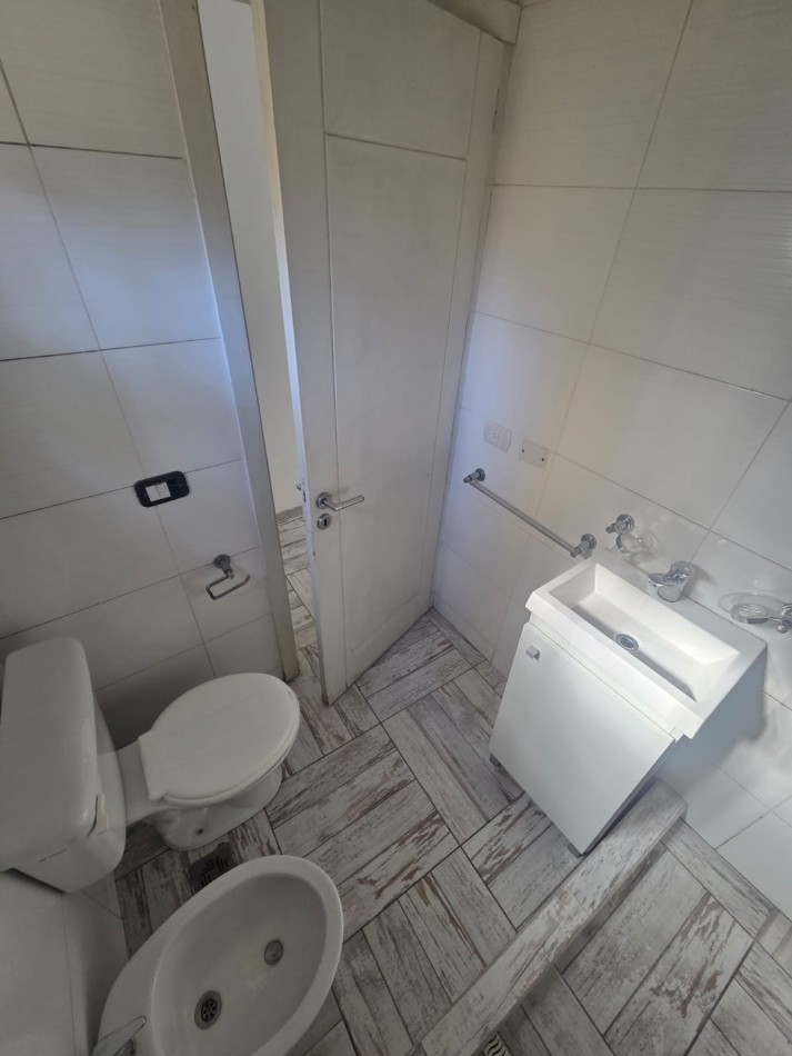 Monoamb impecable poca antiguedad. Ubicado en Moises Lebensohn 569, Avellaneda