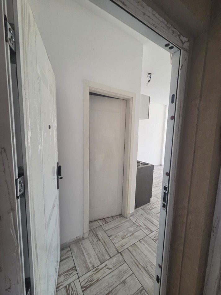 Monoamb impecable poca antiguedad. Ubicado en Moises Lebensohn 569, Avellaneda