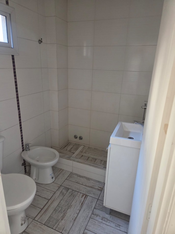 Monoamb impecable poca antiguedad. Ubicado en Moises Lebensohn 569, Avellaneda