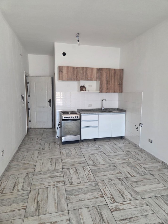 Monoamb impecable poca antiguedad. Ubicado en Moises Lebensohn 569, Avellaneda