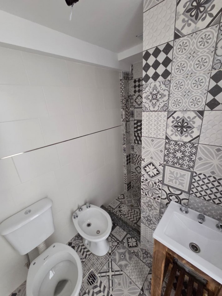 Monoamb a estrenar al frente c/ balcon, 1er piso. Excelente ubicacion: Pedernera 279, Lomas de Zamora