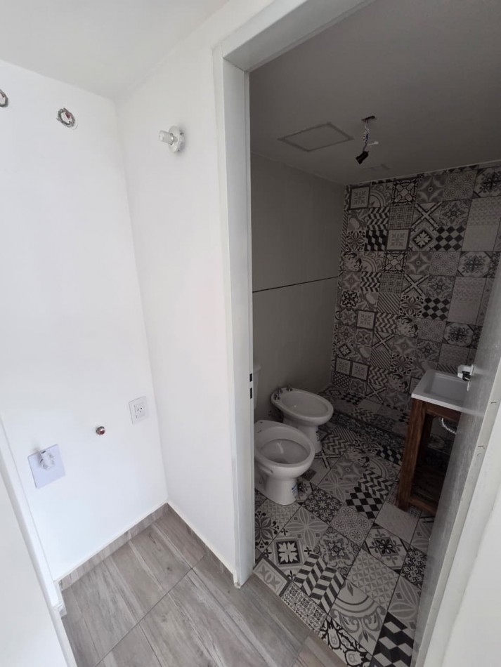 Monoambiente a estrenar contrafrente en 2° piso. Excelente ubicacion: Pedernera 279, Lomas de Zamora