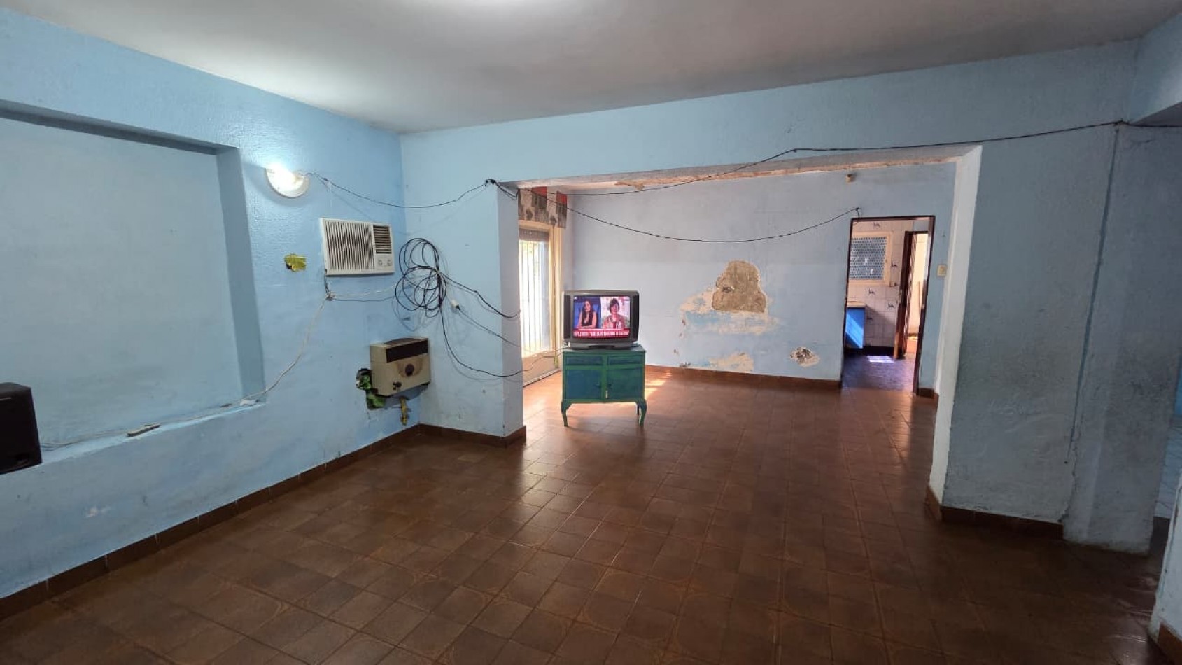 Amplio ph al frente tipo casa totalmente independiente de 4 amb con patio, cochera y terraza. Apto credito. Excelente ubicacion: Juncal 235, Temperley