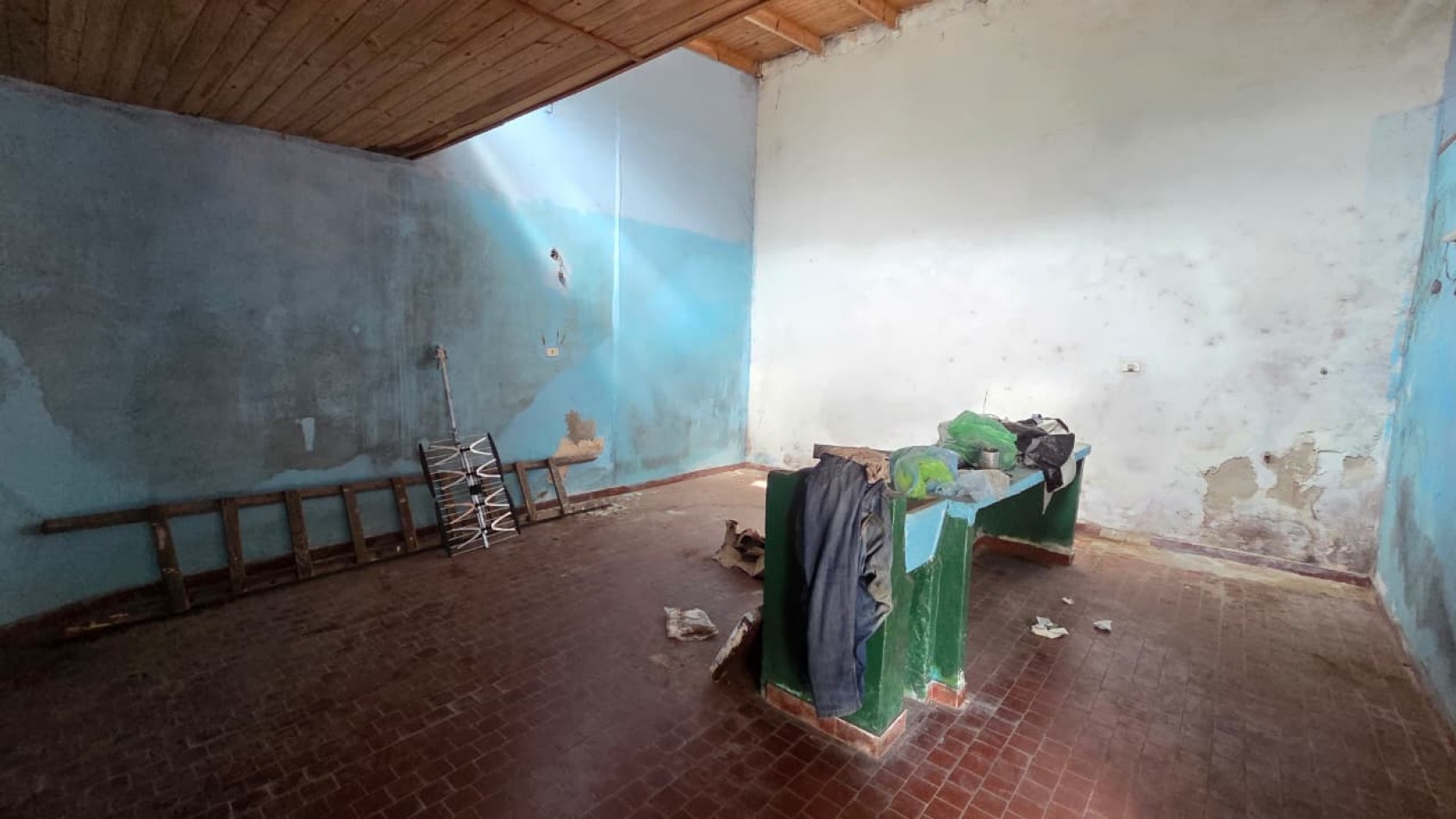 Amplio ph al frente tipo casa totalmente independiente de 4 amb con patio, cochera y terraza. Apto credito. Excelente ubicacion: Juncal 235, Temperley