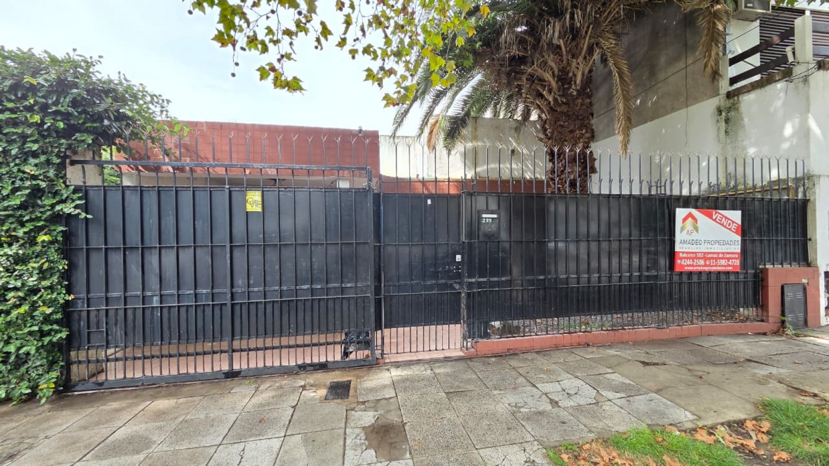 Amplio ph al frente tipo casa totalmente independiente de 4 amb con patio, cochera y terraza. Apto credito. Excelente ubicacion: Juncal 235, Temperley