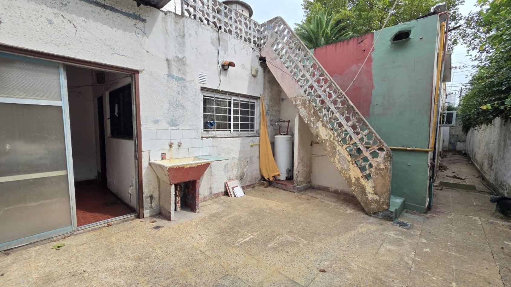 Amplio ph al frente tipo casa totalmente independiente de 4 amb con patio, cochera y terraza. Apto credito. Excelente ubicacion: Juncal 235, Temperley