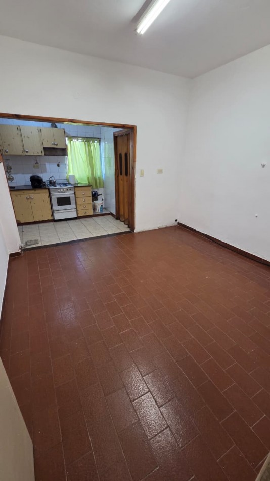 Casa ph al frente  con entrada independiente: 4 amb con cochera y patio, ubicada en Cangallo 1421 Temperley