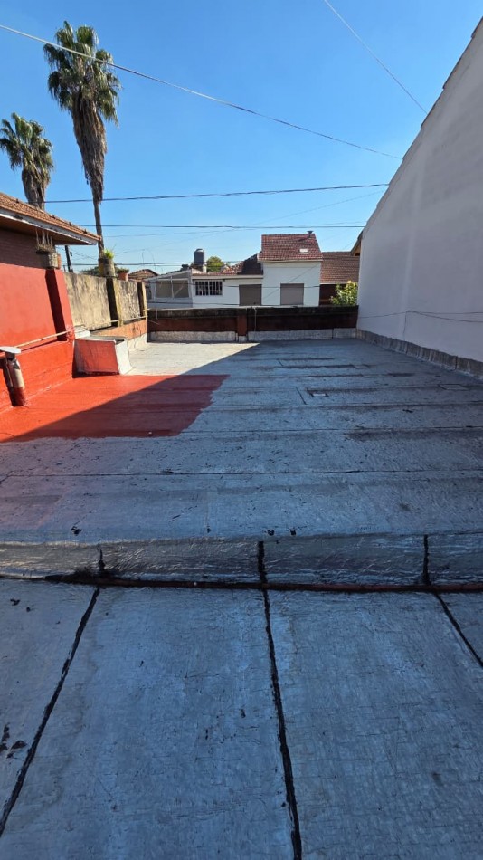 Casa ph al frente  con entrada independiente: 4 amb con cochera y patio, ubicada en Cangallo 1421 Temperley