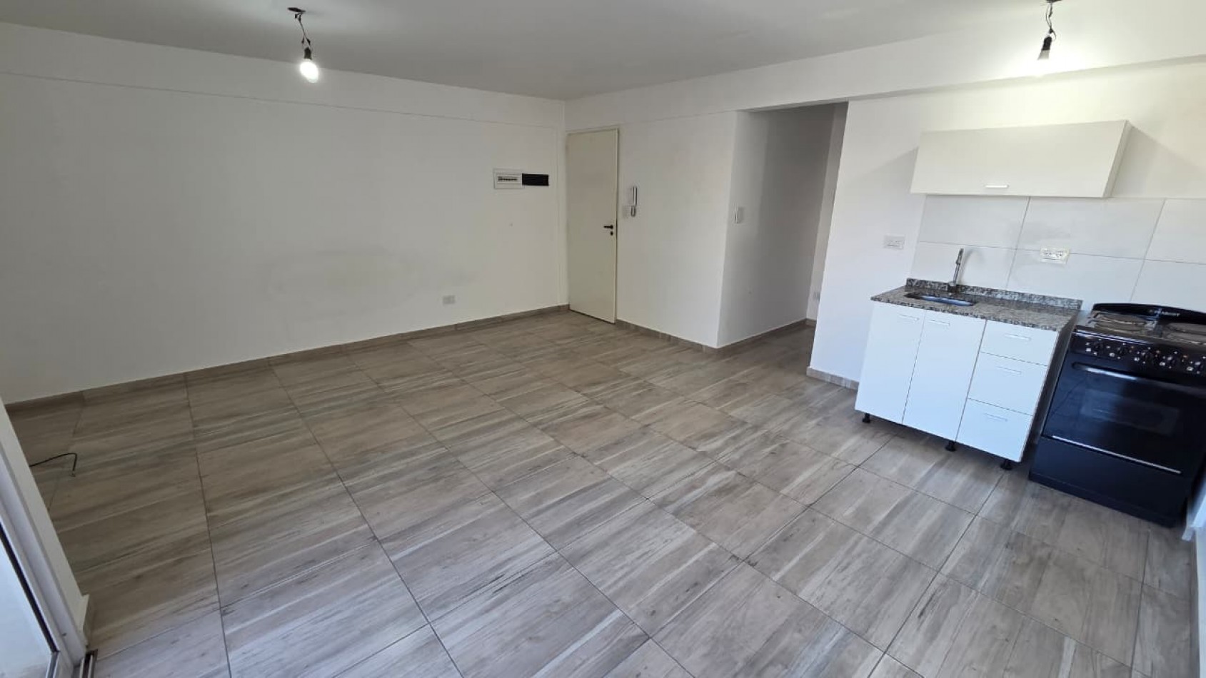 Dpto monoamb contrafrente con balcon de poca antiguedad en 2do piso, ubicado en Azara 851, Lomas de Zamora