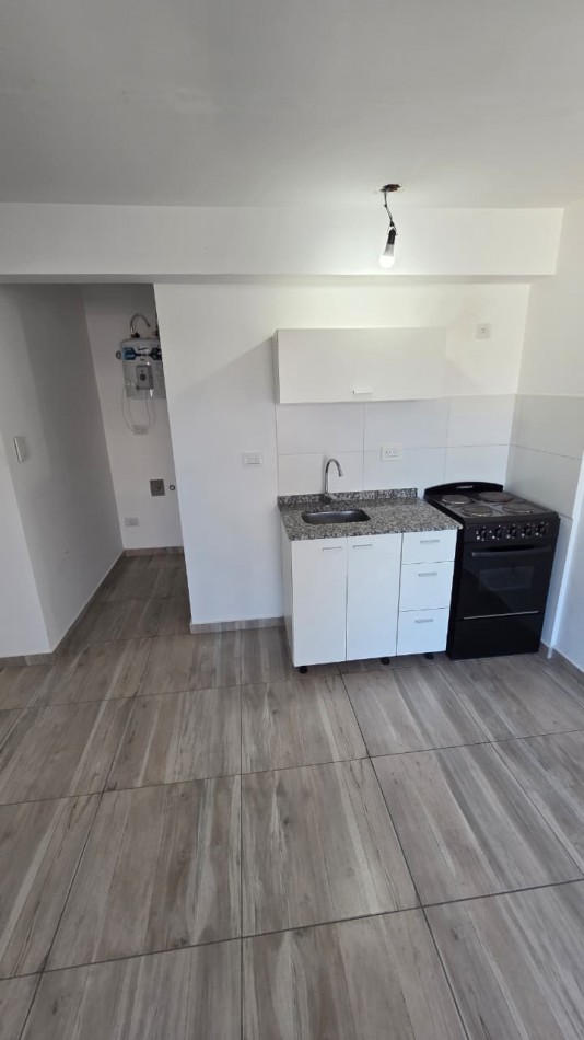 Dpto monoamb contrafrente con balcon de poca antiguedad en 2do piso, ubicado en Azara 851, Lomas de Zamora