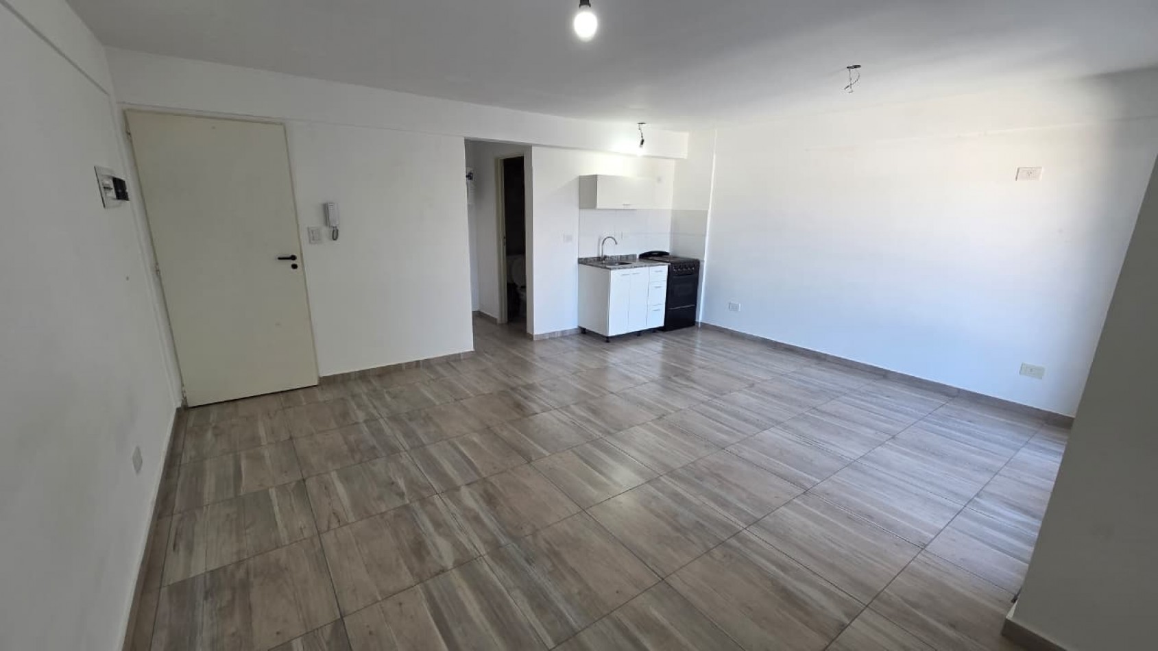 Dpto monoamb contrafrente con balcon de poca antiguedad en 2do piso, ubicado en Azara 851, Lomas de Zamora