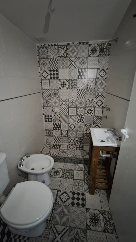 Monoambiente a estrenar en 1er piso. Excelente ubicacion: Pedernera 279, Lomas de Zamora