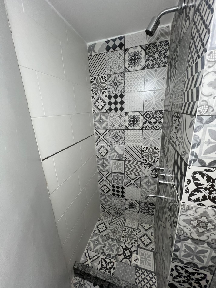 Duplex al frente a estrenar con patio y balcon . Excelente ubicacion: Hipolito Yrigoyen 7718, Banfield