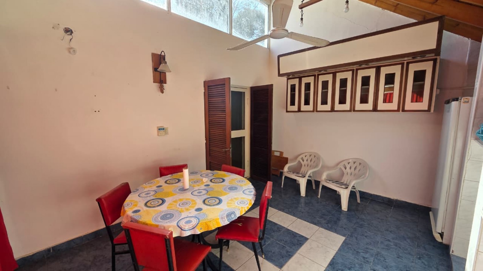 Casa 3 amb con jardin y galeria semi cubierta con parrilla. Ubicado en Azul 298, Monte Grande