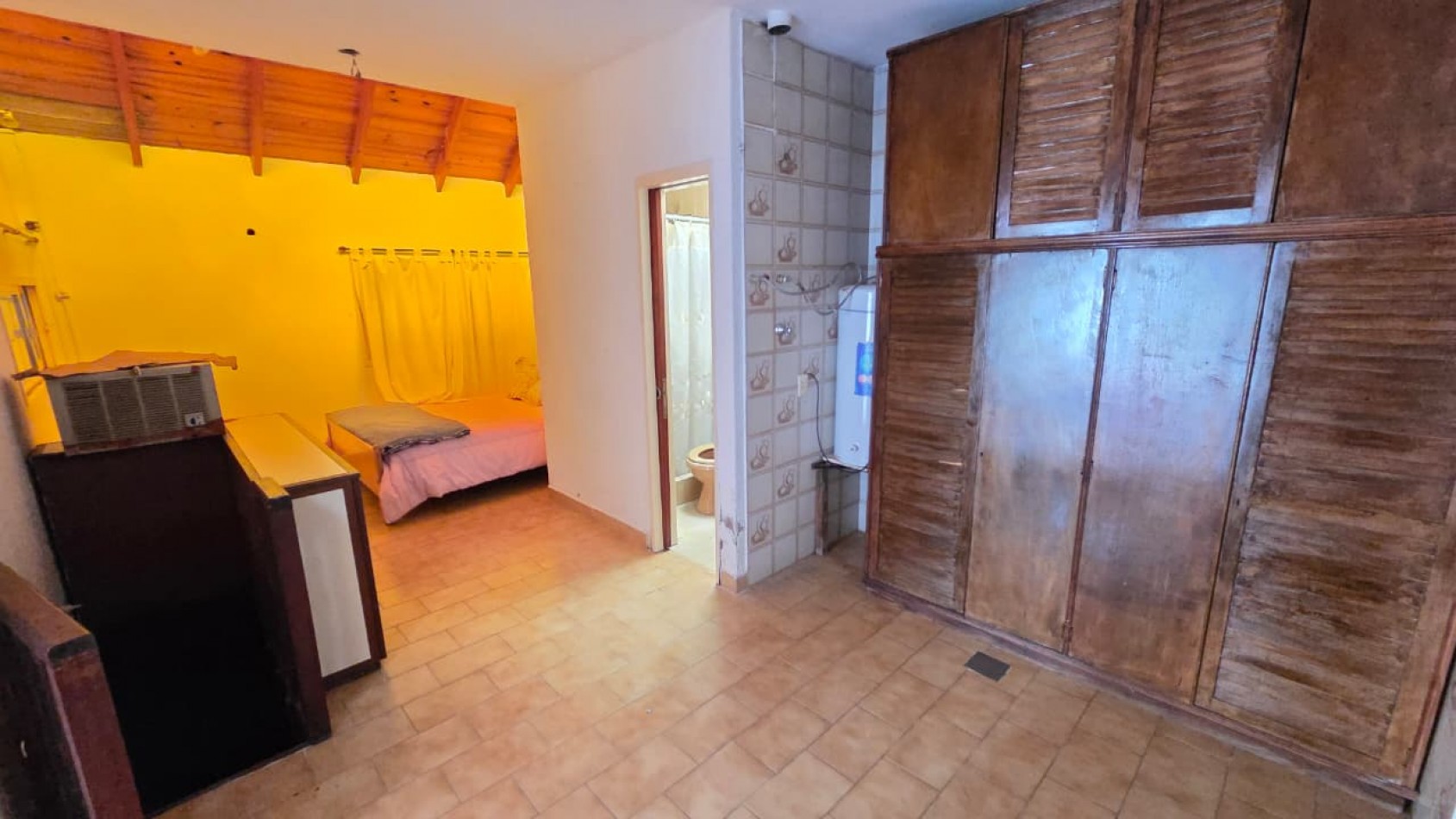 Casa 3 amb con jardin y galeria semi cubierta con parrilla. Ubicado en Azul 298, Monte Grande