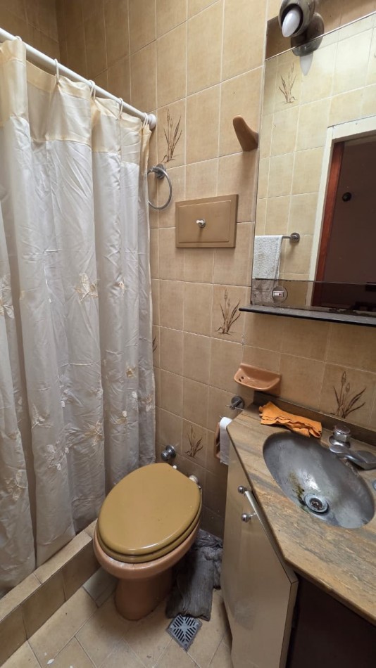 Casa 3 amb con jardin y galeria semi cubierta con parrilla. Ubicado en Azul 298, Monte Grande