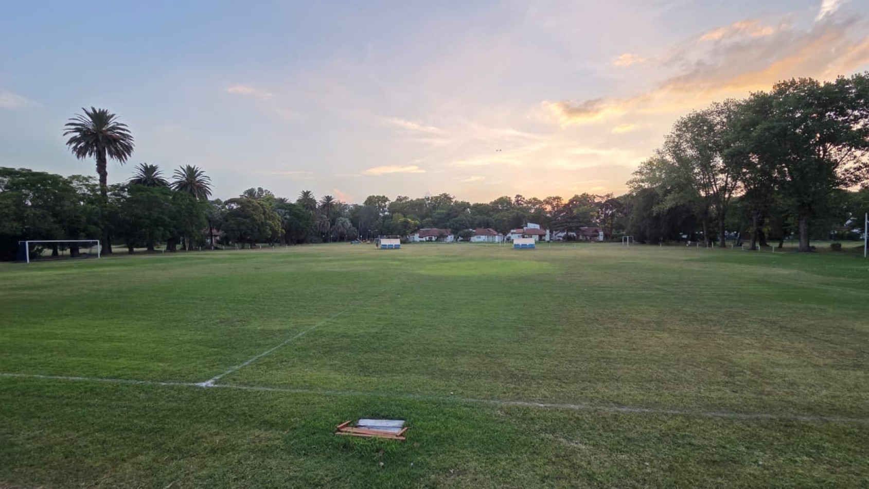 Casa 3 amb con jardin y galeria semi cubierta con parrilla. Ubicado en Azul 298, Monte Grande