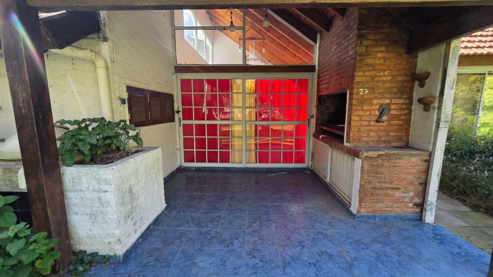 Casa 3 amb con jardin y galeria semi cubierta con parrilla. Ubicado en Azul 298, Monte Grande