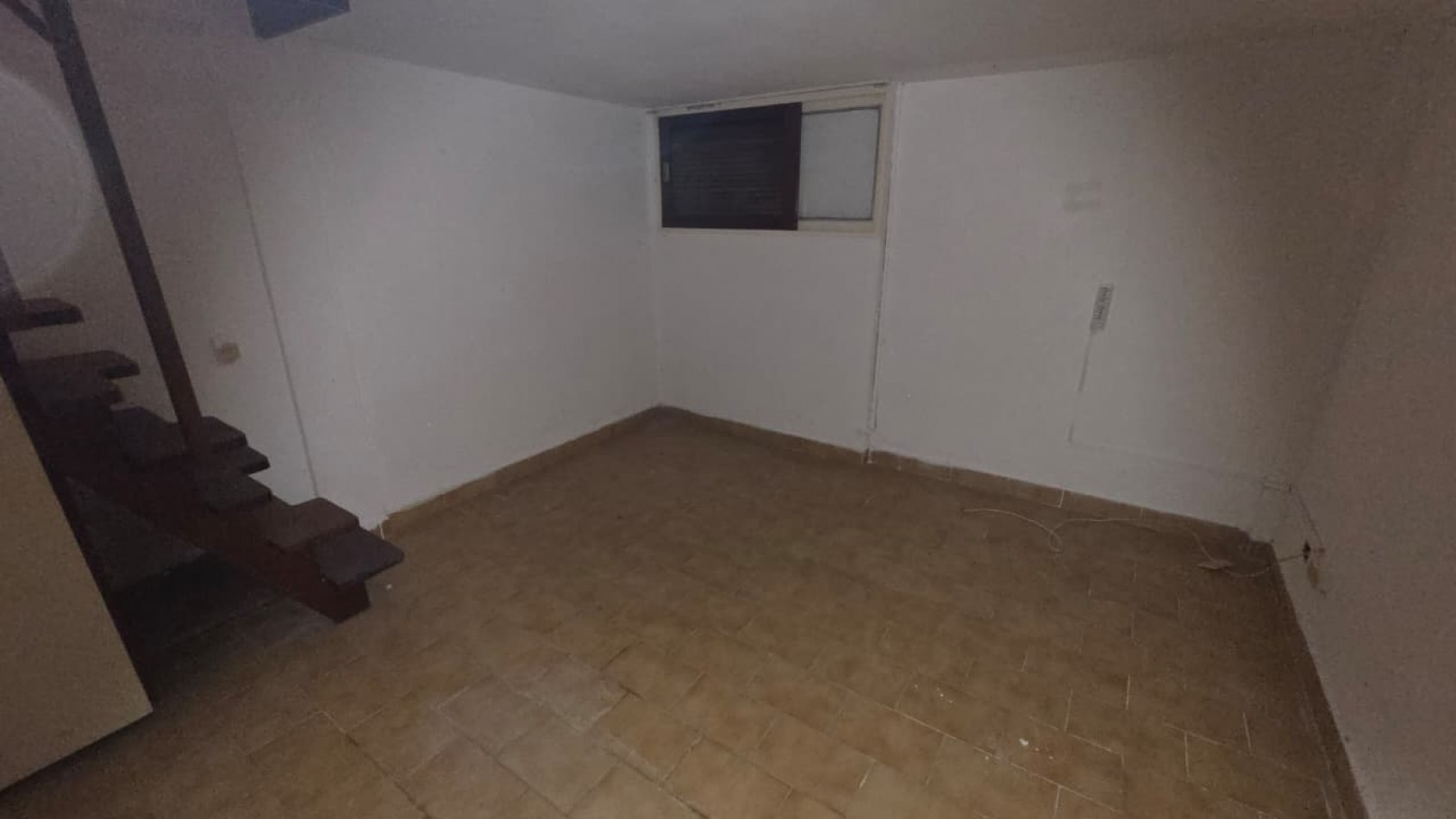 Casa 3 amb con jardin y galeria semi cubierta con parrilla. Ubicado en Azul 298, Monte Grande