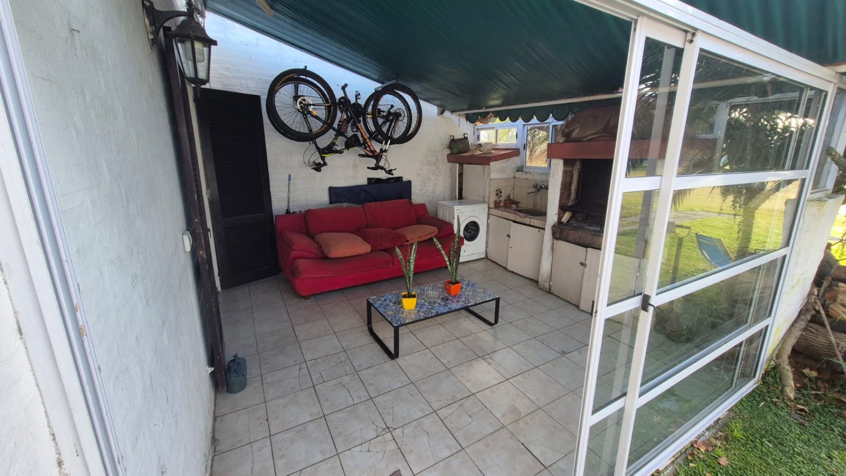 Excelente casa 2 amb con patio, jardin y parrilla. Ubicado en Azul 298, Monte Grande