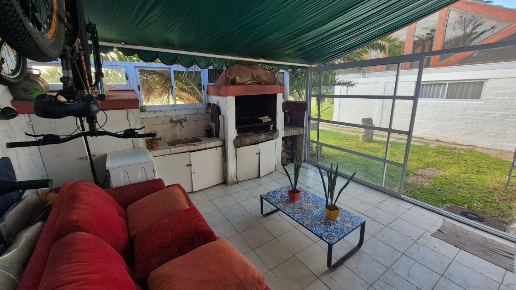 Excelente casa 2 amb con patio, jardin y parrilla. Ubicado en Azul 298, Monte Grande